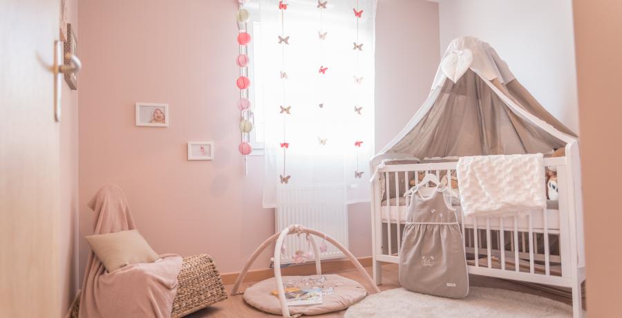 appartement duplex témoin à Saint-Andéol-le-Château - chambre bébé
