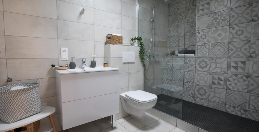 programme immobilier neuf à Albertville : les carrés Alpins duplex-jardin salle de bain
