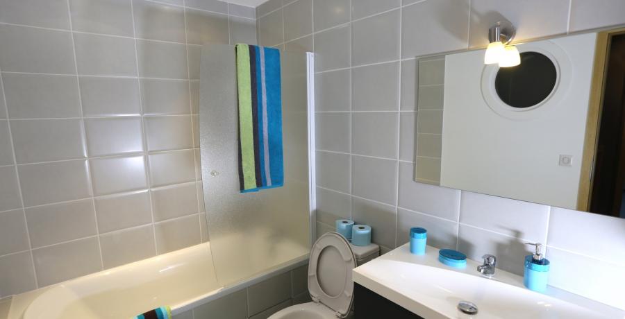 Programme immobilier neuf à Mognard : les Carrés des Champs, duplex-jardin salle de bain