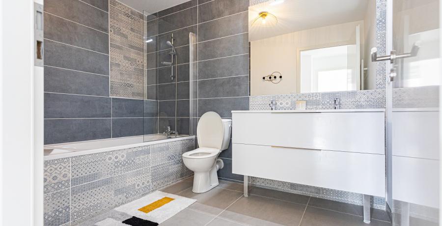 Programme immobilier neuf à Cugnaux : les carrés Maurens, duplex-jardin salle de bain