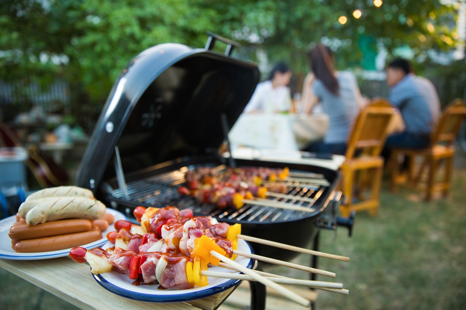 Quand le barbecue devient un élément incontournable du jardin