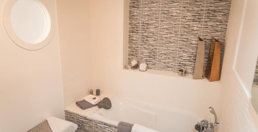 Programme immobilier neuf à Seyssuel : les Carrés du Petit Rocher, duplex-jardin salle de bain