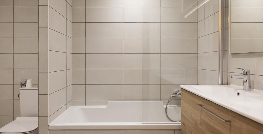 Programme immobilier neuf à Sonnaz : les Carrés d'Eau Blanche, duplex-jardin salle de bain