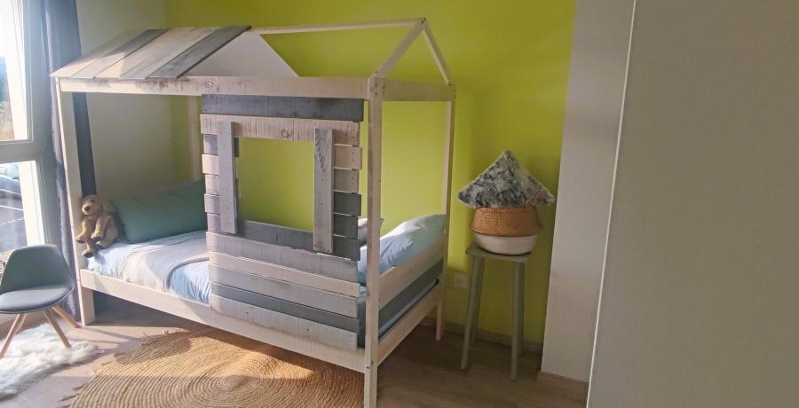 Programme immobilier neuf à Sales : les Carrés du Corbonnet, Duplex-Jardin chambre enfant